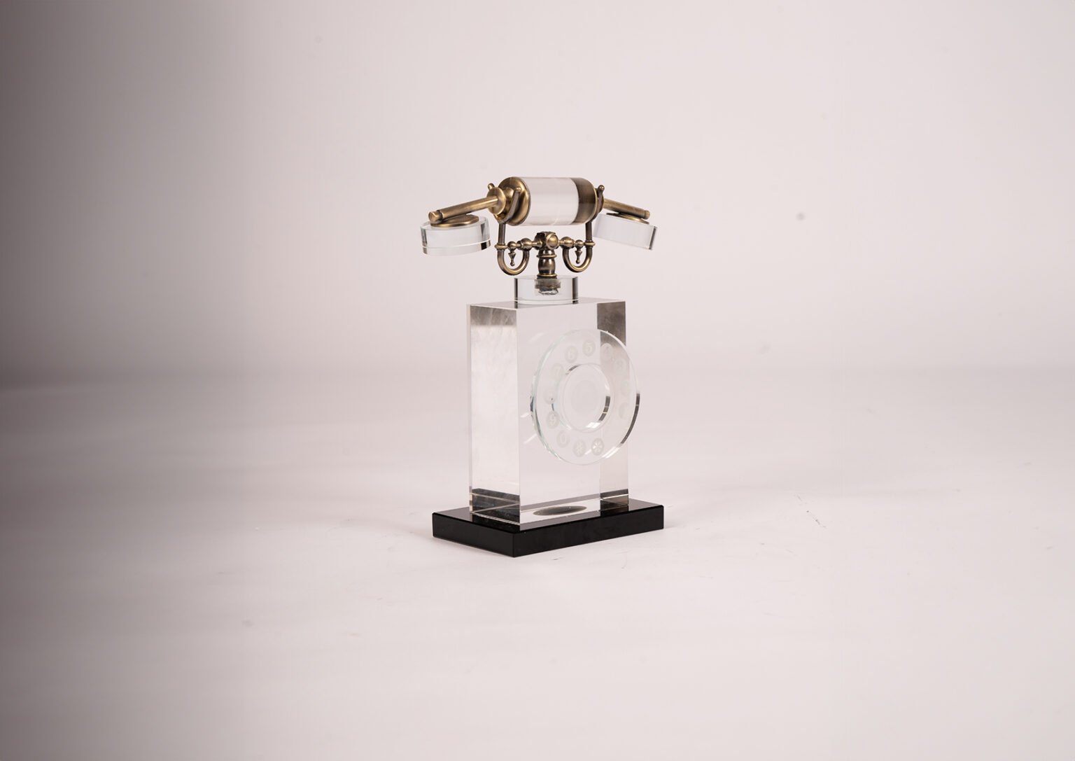 sculpture décorative en forme de téléphone