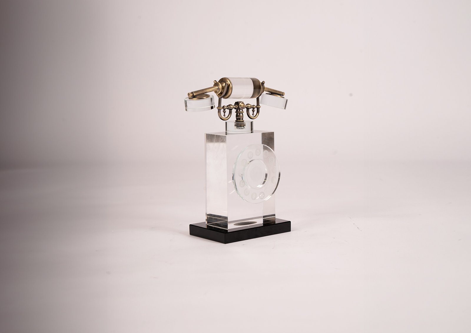 sculpture décorative en forme de téléphone