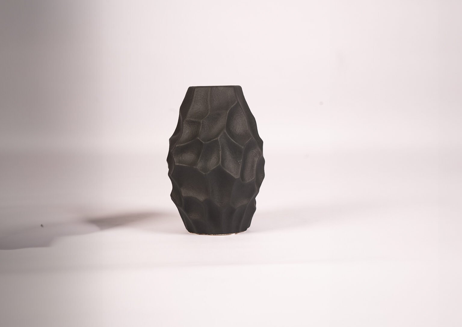 Vase en céramique au design organique