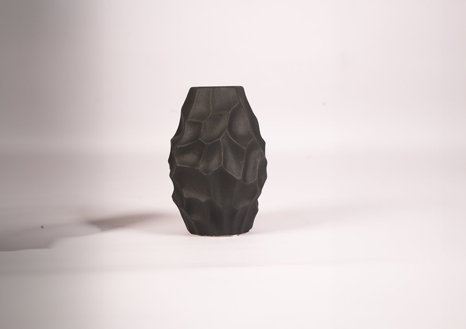 Vase en céramique au design organique