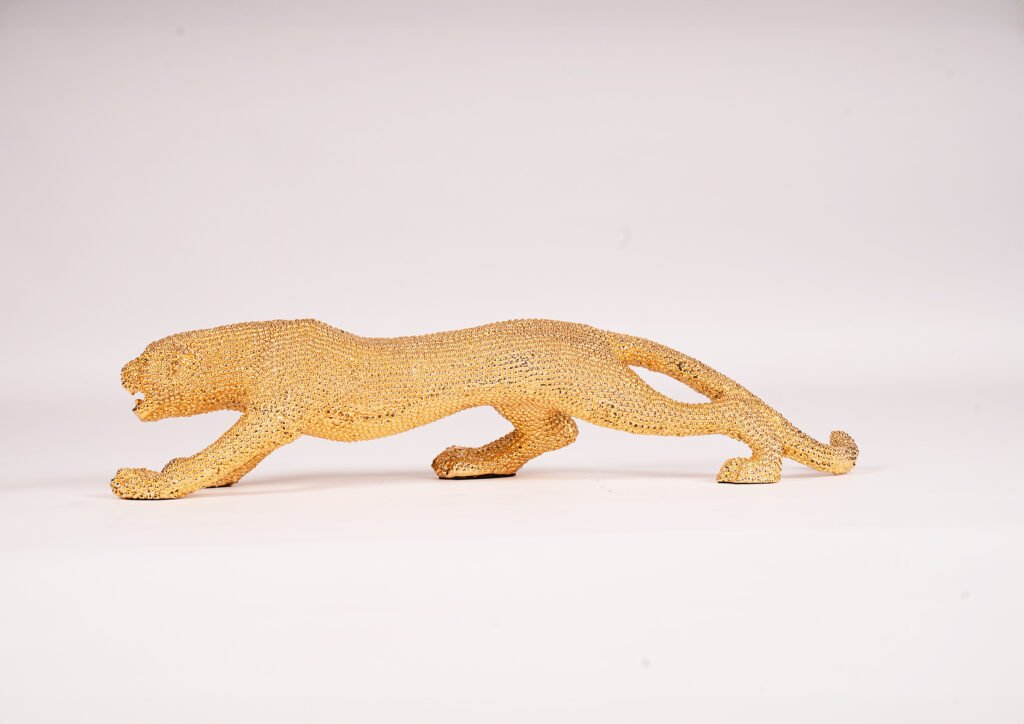 Sculpture abstraite de panthère dorée